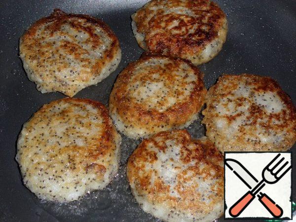 Fry on both sides until golden brown over moderate heat.