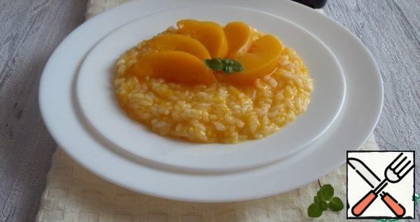 We spread the porridge on plates. Add the chopped peaches. Serve, garnished with mint.

Bon Appetit!