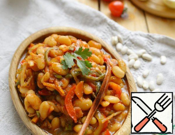 Beans in Tomato Sauce with pickled Cucumbers Recipe