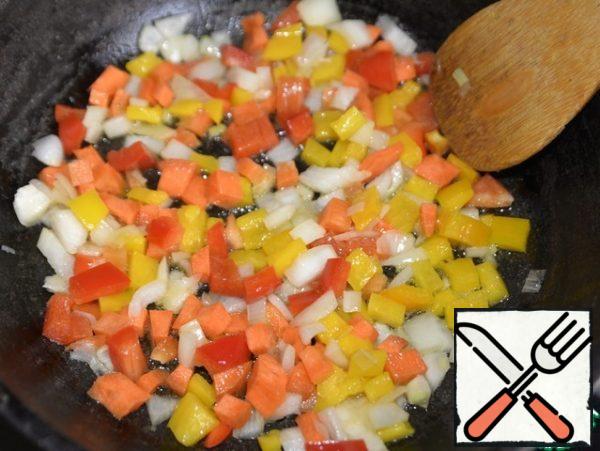 Fry the vegetables until soft in vegetable oil.