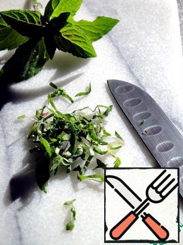 Finely chop the mint.