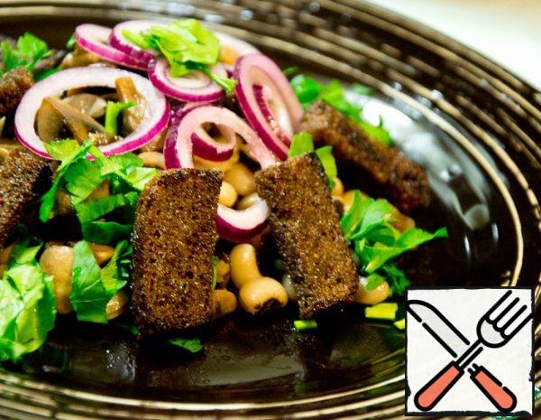 Salad with Beans and Croutons Recipe