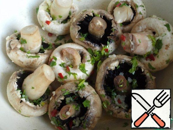 Rub the washed and dried mushrooms with this mixture, leave them for 30 minutes.