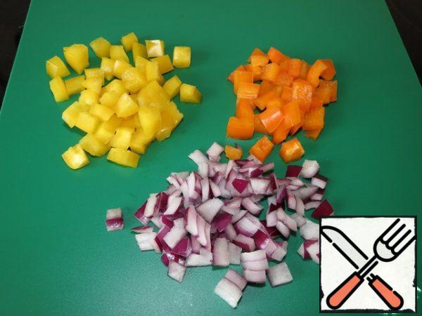 Dice the onion, yellow and red pepper.