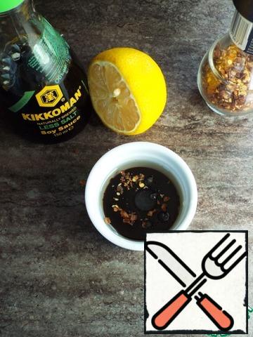 For the dressing, mix the oil, soy sauce, pepper and lemon juice.