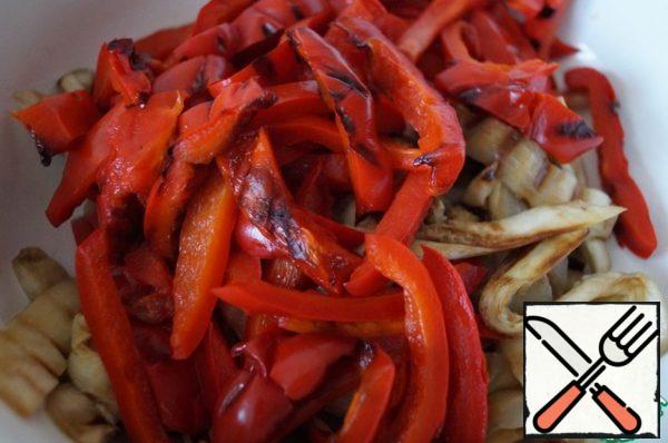 Pepper is also cut into strips and combine with eggplant.