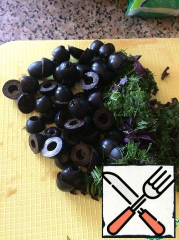Cut the olives into halves, chop the greens.
For the dressing, mix sour cream, mustard, squeezed garlic.
Add salt and pepper to your taste.