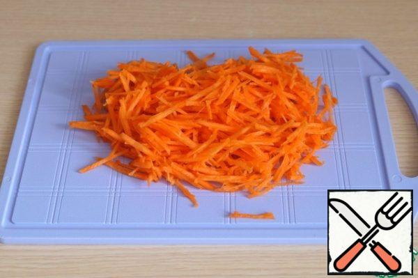 Chop the carrots on a Korean grater.