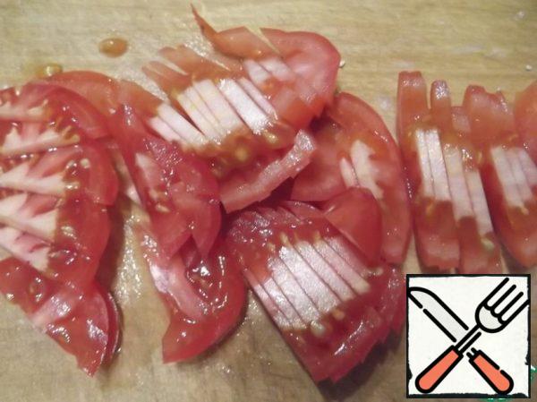 Slice the tomato.