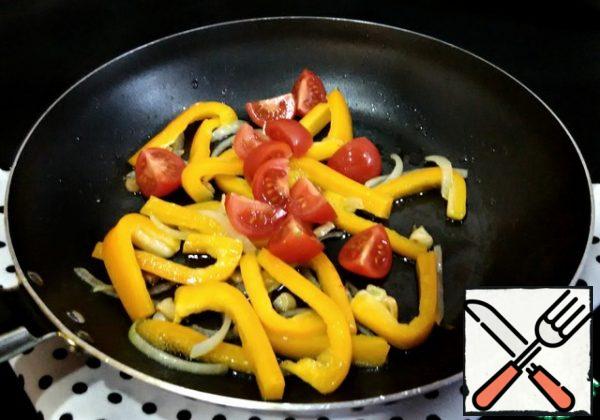 Next, add the cherry tomatoes, cut into 4 pieces, and fry for about two minutes.