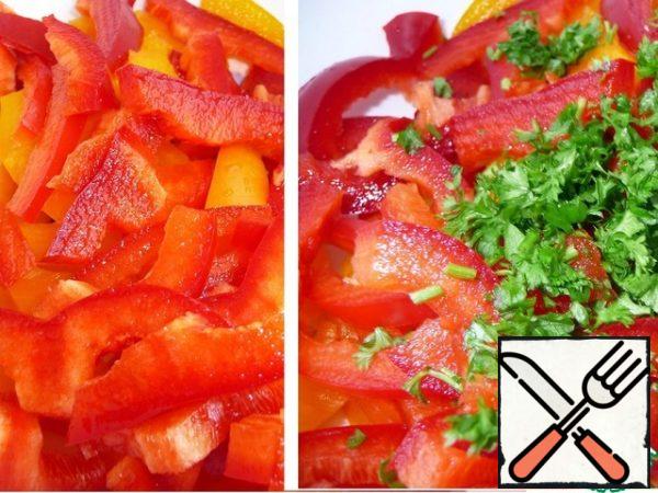 Cut the peppers into thin strips. Add the chopped parsley.