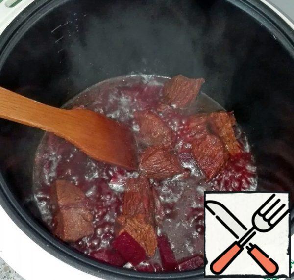 Cut the veal into cubes (as for azu), beets and simmer them until ready (about an hour and a half).
Shortly before the end of stewing, add soy sauce to them.

In the photo, goulash slicing meat, do not pay attention, in the process of cooking, I fixed it!