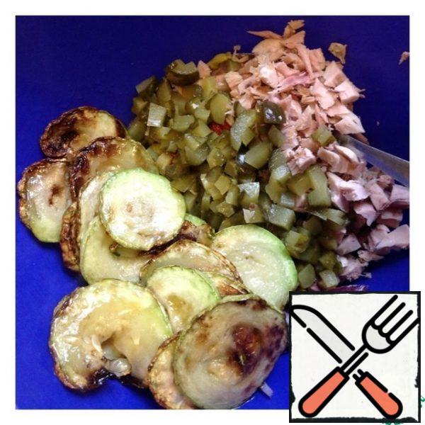 Cucumbers cut into small cubes as well as chicken. Add spices and cooled fried zucchini.