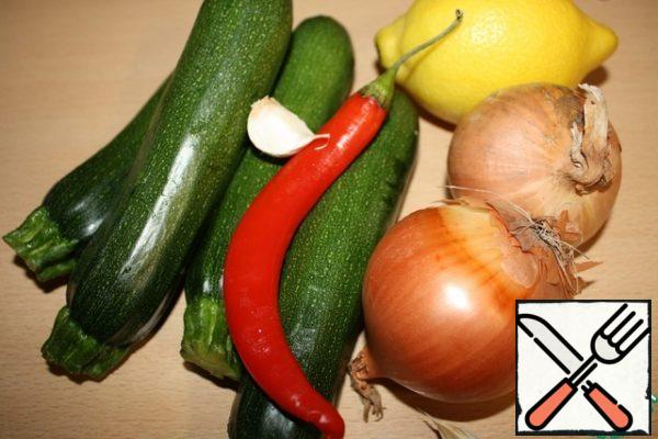 These are the products we will need.
Zucchini or zucchini are taken young and small.