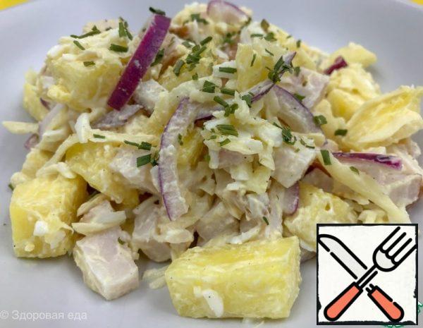 Chop the red onion, then the chicken meat. 