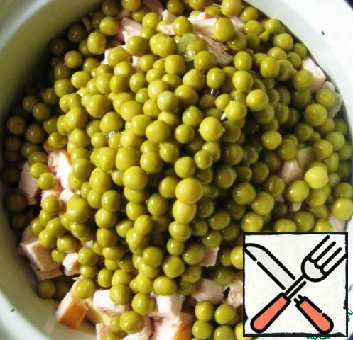 Add the green peas (pre-drain the liquid from the jar).