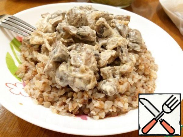 Fried mushrooms with onions and sour cream are ready. Bon Appetit!