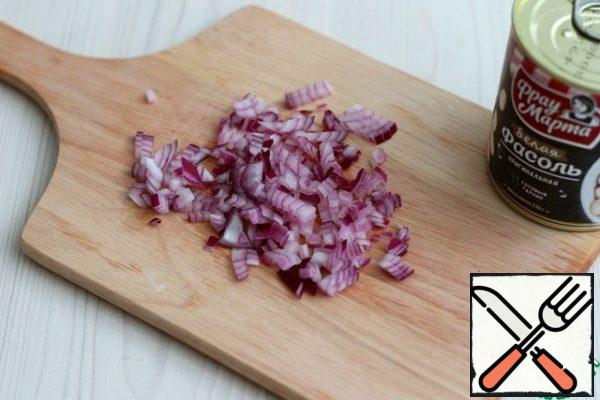 Chop the red onion into small cubes.