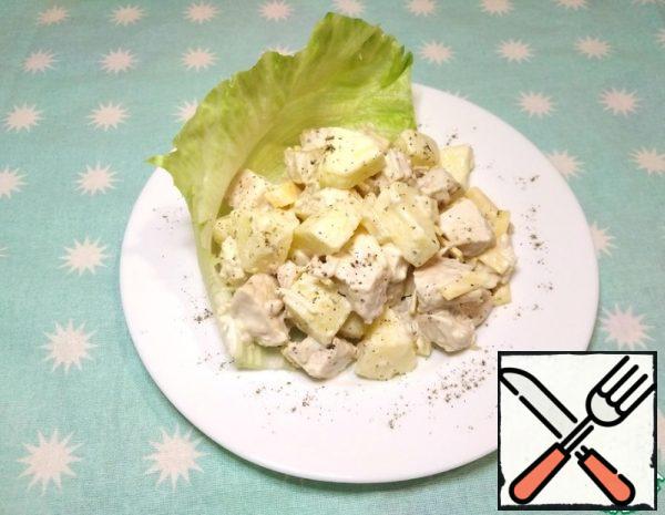 Cut the hard cheese. Mix all the ingredients.
For the dressing, mix mayonnaise, salt, and aromatic herbs. We fill the salad and put it in the refrigerator for impregnation.