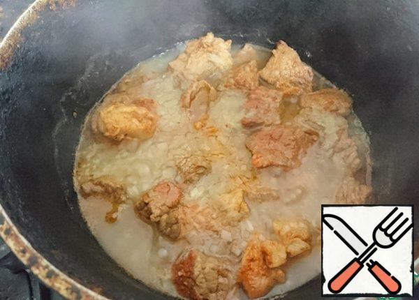 When the onion will release the juice and it will cover the meat, you can stir.