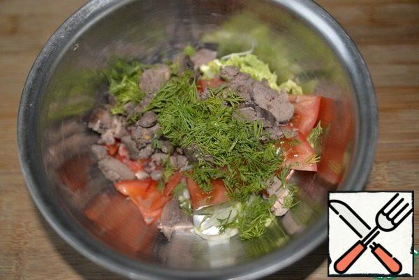 The cooled liver is cut into small pieces, put in a salad. Add chopped dill.