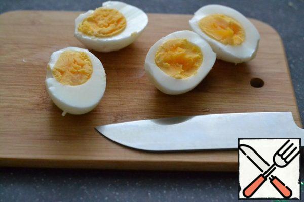 2 hard-boiled eggs and cut in half.