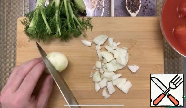 Cut the onion into cubes