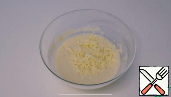 Prepare the batter, mix until smooth: egg, flour, milk, cheese, salt, pepper.