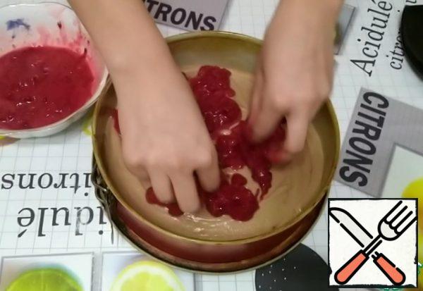 Spread the raspberries on top. Unfortunately, my raspberries are frozen and juicy, which is probably why they are all cracked.