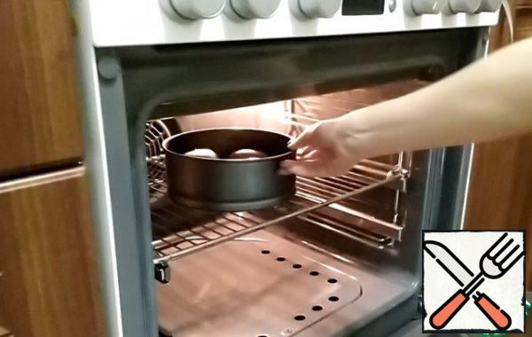 We send it to bake in a preheated oven to 200 degrees for about 20-30 minutes. Until ready.