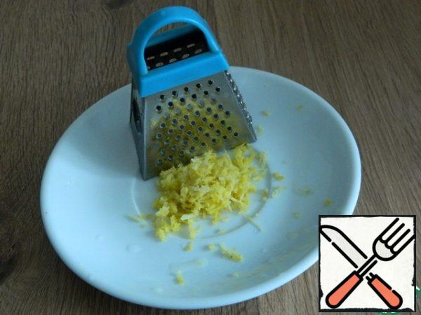 I also decided to add the juice of half a lemon and zest at the end of the sauce, after grating it on a fine grater. This is optional.