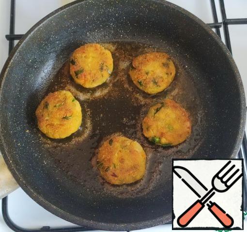 Fry in a well-heated frying pan until golden brown.