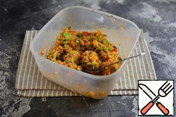 Add diced peppers, chopped onion and garlic, chopped broccoli, tomato paste, paprika and salt. Stir the minced meat well.