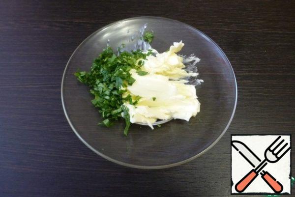 Leave the butter at room temperature to soften. Finely chop the parsley leaves and mix with the butter. Add a little salt.