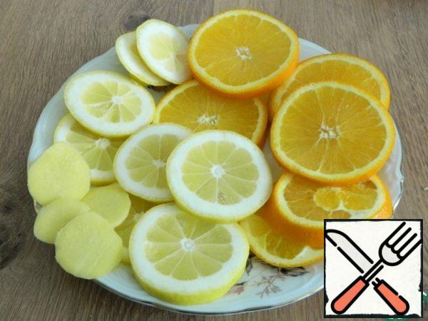 Orange, lemon pour boiling water and cut into circles. Peel the ginger and cut it too.