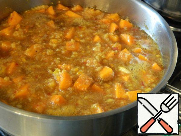 Mix everything and put the mass to simmer on a slow fire for about 1 hour.