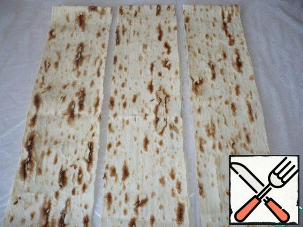 Instead of the dough, I took a thin, rectangular pita bread (a lean product)