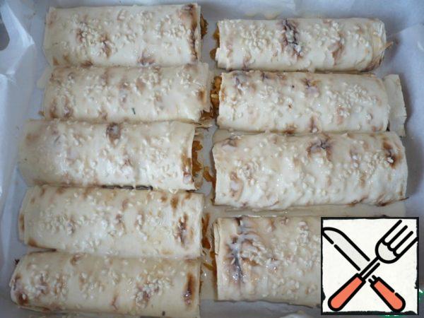 If desired, you can sprinkle with sesame seeds.