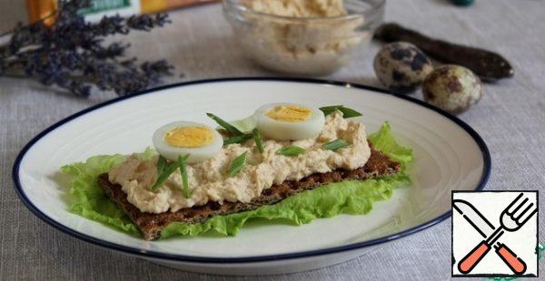 The pate can be refined by adding quail egg, lightly salted salmon, hamsa, olives, herbs, etc.