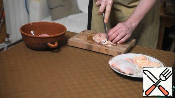 Remove the skin from the chicken, and make 2 deep cross-cuts on each portion piece.