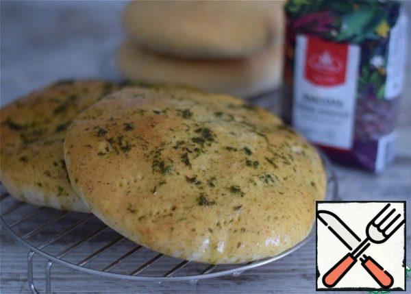 Bake the pies in a preheated 180° oven for 20-25 minutes.
Ready-made pies can be greased with vegetable oil mixed with chopped herbs. Or aromatic vegetable oil.
Everything is ready!