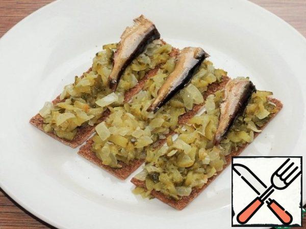 Put sprats on the cucumber filling...
