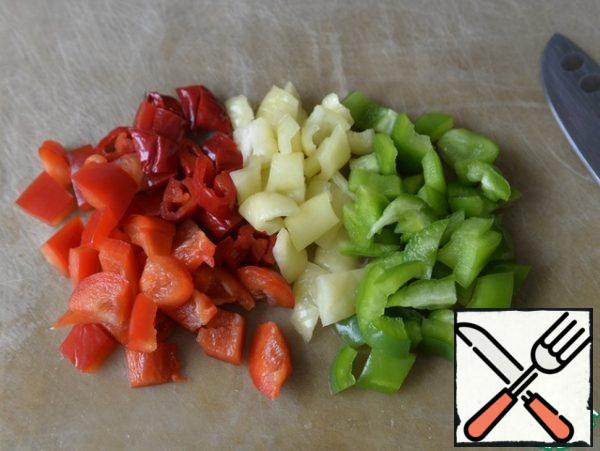 Peppers are cleaned, cut into cubes.