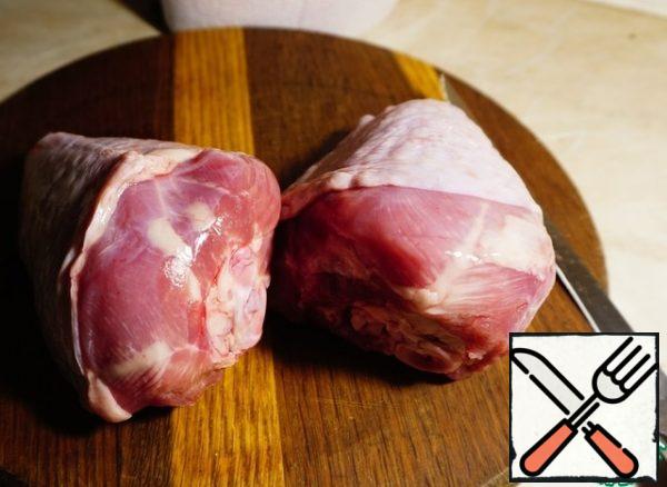 For the meat, I took small turkey drumsticks. Unfortunately, only turkey breast could be specified in the ingredients. You can take any other meat: chicken, pork, veal. You can also have beef, but it can come out tough. It will need to be pre-dried.