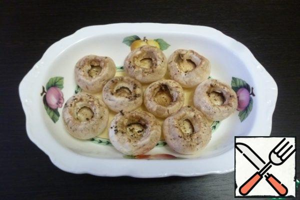 Put the mushroom caps in a baking dish, add a little salt, and sprinkle with lemon juice.