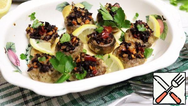 Mushrooms Stuffed with Black Rice with Dried Tomatoes Recipe