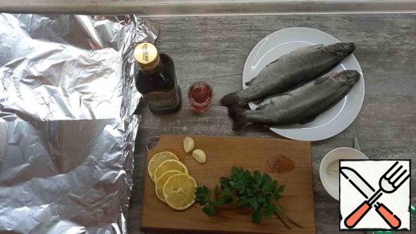 Clean the trout, rinse well and blot with a paper towel