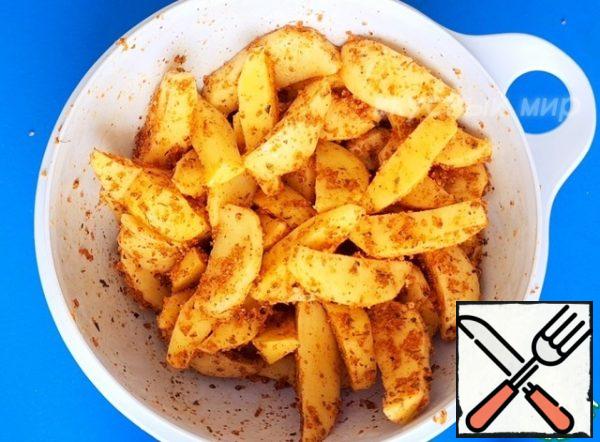Pour the potatoes into a saucepan, add all the ingredients and mix thoroughly. Spices should be evenly distributed.