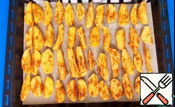 Cover the baking sheet with baking paper and put the potatoes on it. Bake in a preheated 180-200°C oven for about 40 minutes.