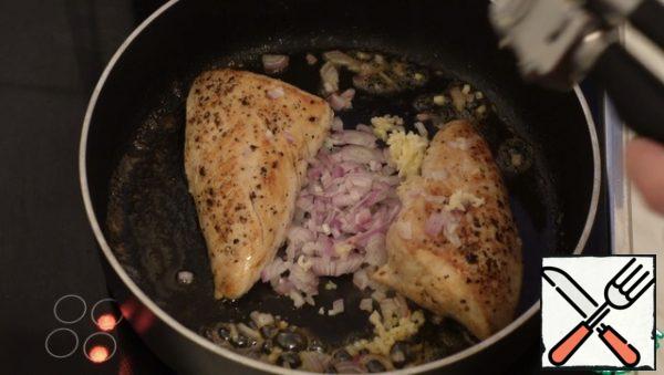 Add the shallots and garlic, lightly fry
